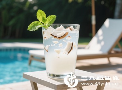 椰子水热量大揭秘 喝它到底会不会长肉肉