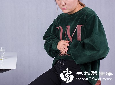 这些症状可能提示胃黏膜损伤严重，甚至出现了溃疡、出血等并发症