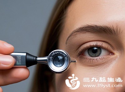 往往还伴有眼睛发红