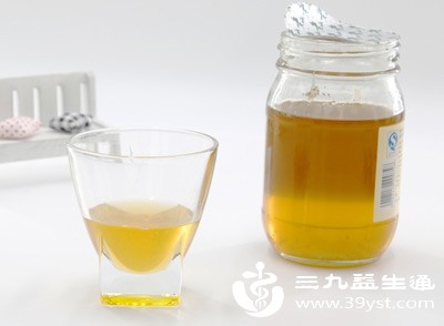 在运动前适量饮用蜂蜜水，可以补充能量