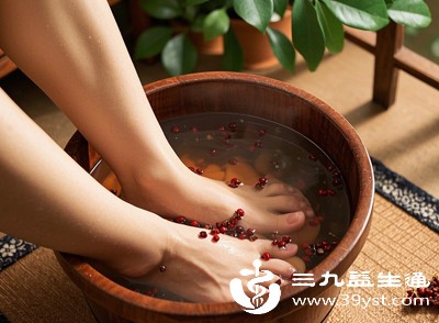 对于皮肤敏感的人来说,容易出现皮肤瘙痒、脱皮等症状 对于皮肤敏感的人来说,容易出现皮肤瘙痒、脱皮等症状