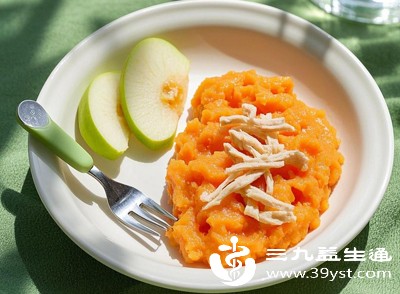 将蔬菜切碎混入主食,或做色彩鲜艳的蔬菜拼盘吸引注意力 将蔬菜切碎混入主食,或做色彩鲜艳的蔬菜拼盘吸引注意力