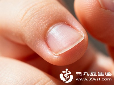 身体缺乏某些营养素，也可能导致手上长倒刺