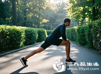 早春身体肌肉、关节还比较僵硬，锻炼前一定要做好热身，比如活动手腕、脚踝、拉伸四肢，每次热身5-10分钟，让身体逐渐适应运动状态