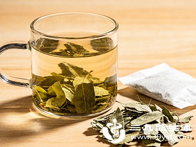 罗布麻茶具有一定的镇静作用，能够缓解神经紧张，改善睡眠质量