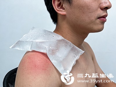 如果是急性损伤引起的肩膀疼痛，在受伤后48小时内可进行冷敷