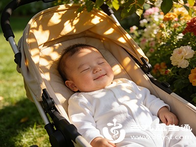 同时多带孩子晒太阳，促进钙吸收