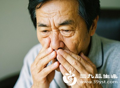 咳得胸口疼vs咳得嗓子痒原来差别在这 教你快速判断痰在肺里还是嗓子里