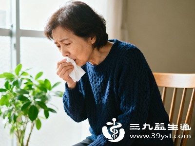 痰在肺里时，咳嗽会明显更深、更费力，因为需要调动胸口、肺部的力量，才能将深处的痰咳到呼吸道、嗓子里