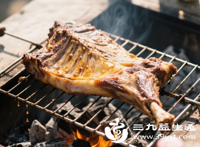 羊肉中含有丰富的营养成分，能有效促进身体的血液循环，让血液更快地输送到四肢末梢和身体各个部位，从而彻底改善因气血不畅导致的畏寒、手脚冰凉等问题