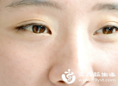 去黑头不用愁 从清洁到收缩毛孔 实用技巧全在这儿