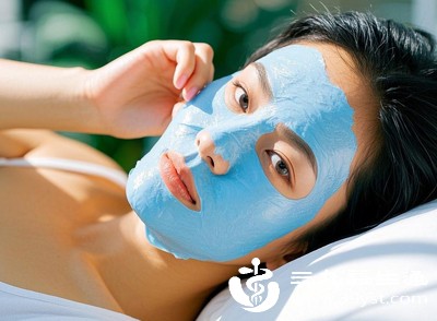 撕拉面膜虽然能快速去除黑头