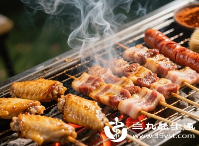 平时的清淡习惯被打破,顿顿大鱼大肉、油炸烧烤,糖果零食饮料不离手,热量、油脂、糖分远超日常需求 平时的清淡习惯被打破,顿顿大鱼大肉、油炸烧烤,糖果零食饮料不离手,热量、油脂、糖分远超日常需求