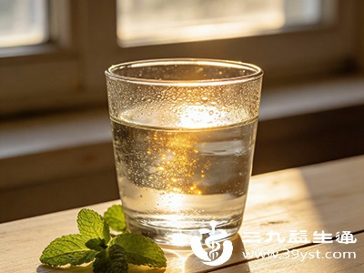 每日需饮用1500-2000毫升温开水,分次饮用 每日需饮用1500-2000毫升温开水,分次饮用