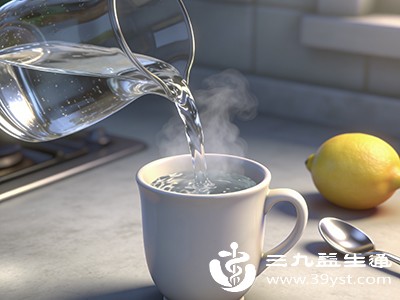 若伴有轻微胃肠道不适，可适当饮用温开水，促进代谢，同时注意休息，避免剧烈运动