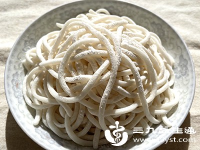 每餐熟米粉摄入量建议不超过150克（约相当于中等大小碗的1碗），且需计入每日碳水化合物总摄入量