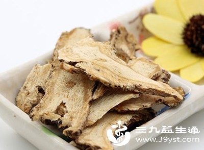 若服用的是调理气血、补养身体的平和类中药（如当归、枸杞、黄芪等），且身体无明显不适，可暂时观察，无需特殊处理