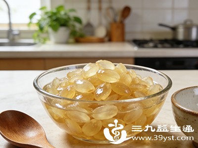 皂角米虽然含有碳水化合物，但它的升糖指数相对较低