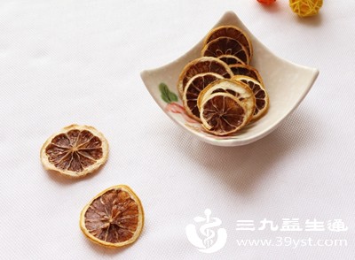 柠檬片中含有柠檬酸、苹果酸等多种有机酸