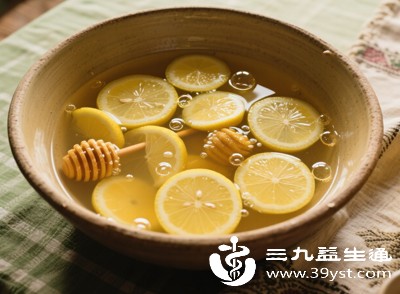 柠檬片散发的清新香气具有一定的舒缓神经、放松身心的作用 柠檬片散发的清新香气具有一定的舒缓神经、放松身心的作用