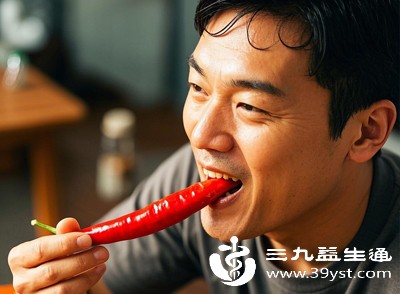 不要吃辛辣、坚硬、过烫的食物，这些食物会刺激创口，影响愈合