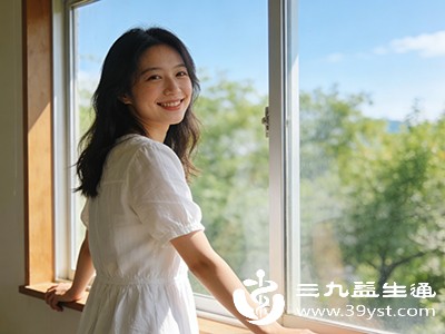 若在室内情绪压抑,立即走到窗边或户外,抬头观察天空30秒 若在室内情绪压抑,立即走到窗边或户外,抬头观察天空30秒