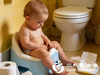 强迫训练,不顾宝宝意愿,强行让宝宝坐便盆,会让宝宝对排便产生恐惧 强迫训练,不顾宝宝意愿,强行让宝宝坐便盆,会让宝宝对排便产生恐惧