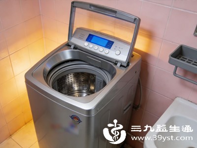 羽绒服清洗大避雷！机洗、干洗都有坑，看完这篇，再也不怕炸衣+毁衣！