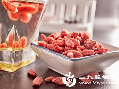 常喝黄芪枸杞水有啥好处 补气养肾还护眼但这些禁忌要牢记