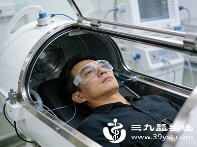 高压氧可提高血液氧含量,改善视神经的缺氧状态,尤其适用于外伤性或缺血性视神经损伤(如青光眼、视神经炎恢复期) 高压氧可提高血液氧含量,改善视神经的缺氧状态,尤其适用于外伤性或缺血性视神经损伤(如青光眼、视神经炎恢复期)