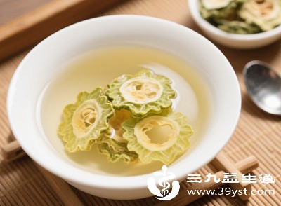 即使是体质偏热的人,过量饮用苦瓜茶也可能损伤脾胃阳气,出现食欲不振、消化不良等症状 即使是体质偏热的人,过量饮用苦瓜茶也可能损伤脾胃阳气,出现食欲不振、消化不良等症状