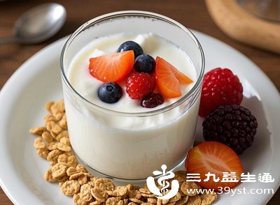 早餐用酸奶搭配全麦面包和鸡蛋,能提供持久饱腹感 早餐用酸奶搭配全麦面包和鸡蛋,能提供持久饱腹感