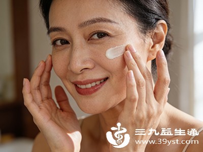 坚持保湿，促进皮肤代谢