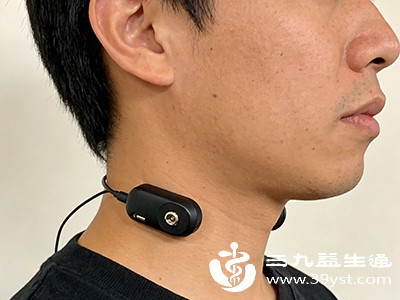 常见方式包括佩戴声音发生器、使用白噪音机等