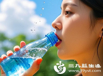 医生提醒 晨跑前这样喝水比空腹跑多燃30%脂肪 还不伤胃