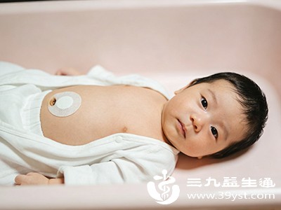 3个月后,宝宝开始抬头、翻身,颈椎逐渐形成第一个生理弯曲(颈曲) 3个月后,宝宝开始抬头、翻身,颈椎逐渐形成第一个生理弯曲(颈曲)