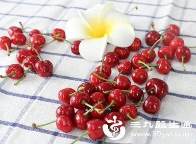 樱桃确实含有一定糖分,每100克含糖量约8-10克,属于中等含糖量水果,但其糖分多为天然果糖,易消化吸收,不会像添加糖那样快速升高血糖、造成脂肪堆积 樱桃确实含有一定糖分,每100克含糖量约8-10克,属于中等含糖量水果,但其糖分多为天然果糖,易消化吸收,不会像添加糖那样快速升高血糖、造成脂肪堆积