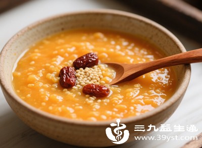 早餐可吃小米红枣粥、蒸南瓜，小米和南瓜都是温性甘味食材，健脾又养肝