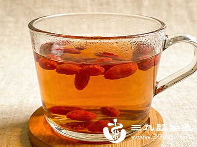 枸杞性平,味甘,能滋补肝肾、益精明目,其含有的枸杞多糖可增强肝脏的抗氧化能力,促进肝细胞修复,改善肝损伤 枸杞性平,味甘,能滋补肝肾、益精明目,其含有的枸杞多糖可增强肝脏的抗氧化能力,促进肝细胞修复,改善肝损伤