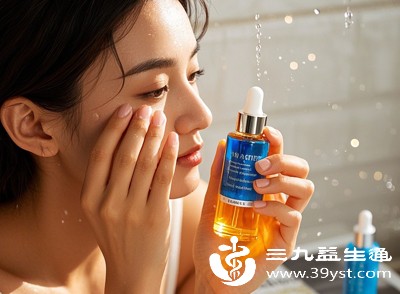 日常做好皮肤保湿，选择温和的保湿霜、精华，补充皮肤水分，修复皮肤屏障