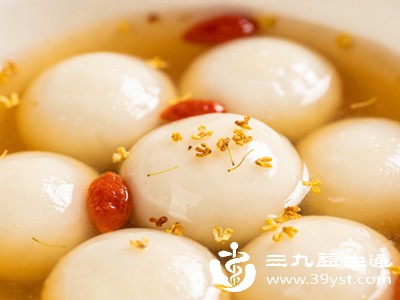 很多人吃汤圆时,为了追求口感会狼吞虎咽,没有充分咀嚼就直接吞咽 很多人吃汤圆时,为了追求口感会狼吞虎咽,没有充分咀嚼就直接吞咽