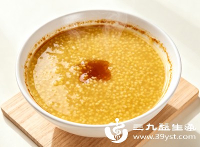 空腹时宜吃小米粥、大米粥、面条、馒头等清淡、温和、易消化的食物