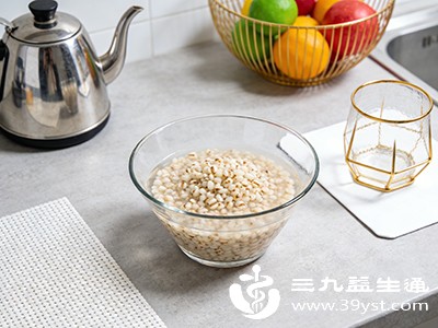 破解薏米“回奶”传言 哺乳期食用的利弊与正确方式