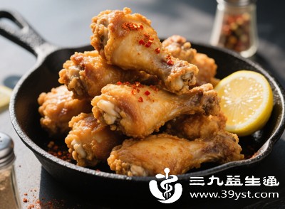 油炸食品、肥肉、甜点等会导致脂肪在肝脏堆积,形成脂肪肝 油炸食品、肥肉、甜点等会导致脂肪在肝脏堆积,形成脂肪肝