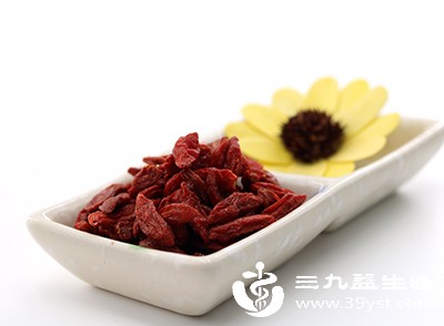 如枸杞不宜与绿茶同服,因为绿茶中的鞣酸会影响枸杞中有效成分的吸收 如枸杞不宜与绿茶同服,因为绿茶中的鞣酸会影响枸杞中有效成分的吸收