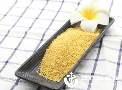 可以多吃一些温润食材，比如小米、山药、红枣、莲子等，健脾养胃，滋养身体