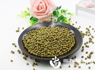 绿豆具有清热解毒的作用,能帮助肝脏解毒,尤其适合经常接触有害物质的人群 绿豆具有清热解毒的作用,能帮助肝脏解毒,尤其适合经常接触有害物质的人群