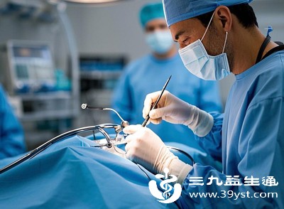 对于药物治疗效果不佳、淋巴结肿大明显且形成脓肿或窦道的患者，可考虑手术切除病变淋巴结