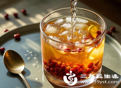 赤小豆与炒薏米的比例为1:1，每次各取30-50克（约一小把），加水1000-1500毫升，避免过量导致肠胃负担加重