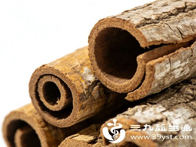 对于长期说话多、熬夜导致的咽喉干痒，也能起到辅助改善的效果，帮助维持咽喉与皮肤的滋润状态